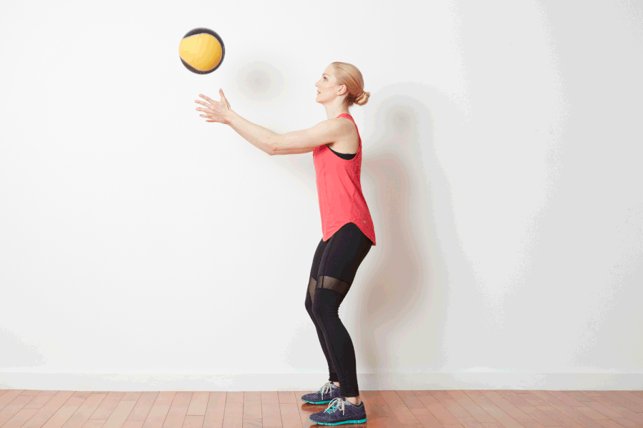 Medicine Ball Squat Dribble and Toss - تمرینات مدیسن بال برای تقویت ماهیچه های دست و میان تنه